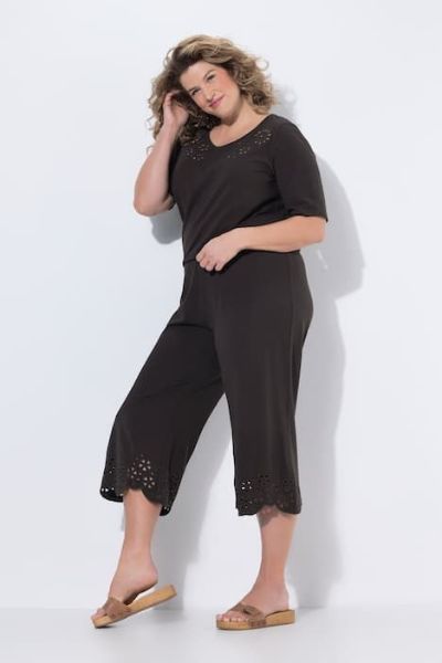 Slika Hlače capri pamučne sa čipkastim detaljima