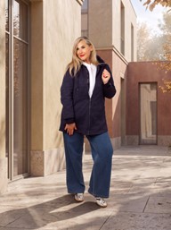 Plus size moda - jakna lagana s kapuljačom